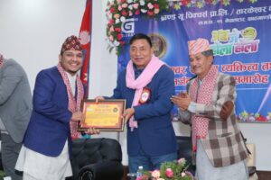 पछिल्लो समयका ब्यस्त ध्वनी सम्पादक मनोज परियार “राष्ट्रिय ब्यक्तित्व तथा कलाकार सर्जक सम्मान” द्धारा सम्मानित