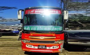 पोखरा पृथ्वीचोकमा पार्किङ गरि राखेको बस चोरेर लैजाँदै गर्दा १७ बर्षिय किशोर चितवनमा पक्राउ
