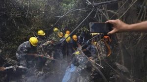 एयर डाइनेस्टीको कल साइन ९ एन–एजेडी हेलिकप्टर दुर्घटनामा पाइलट सहित पाँच जनाको मुत्यु