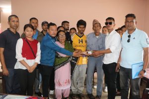 युवा नेता सोम मगरको पहलमा धादिङका मानसिक बिरामीलाई नेपाल युथ क्लबले गर्यो २ लाख ३५ हजार सहयोग