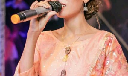 रौतहटकी सान प्रतिभाशाली गायिका वर्षा दास रौतहटकी सान प्रतिभाशाली गायिका वर्षा दास