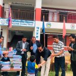 सरला–कुमार अक्षय कोषद्वारा विद्यार्थीलाई शैक्षिक सामग्री वितरण