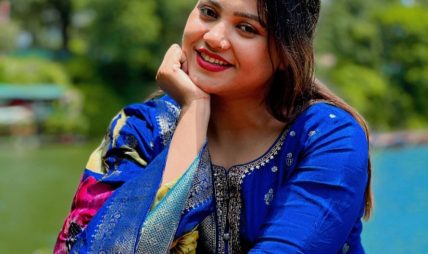 घरबाट भागी भागी नाच्न हिड्ने टिका जैसी मोडलिङ र मेला महोत्सब तिर ब्यस्त